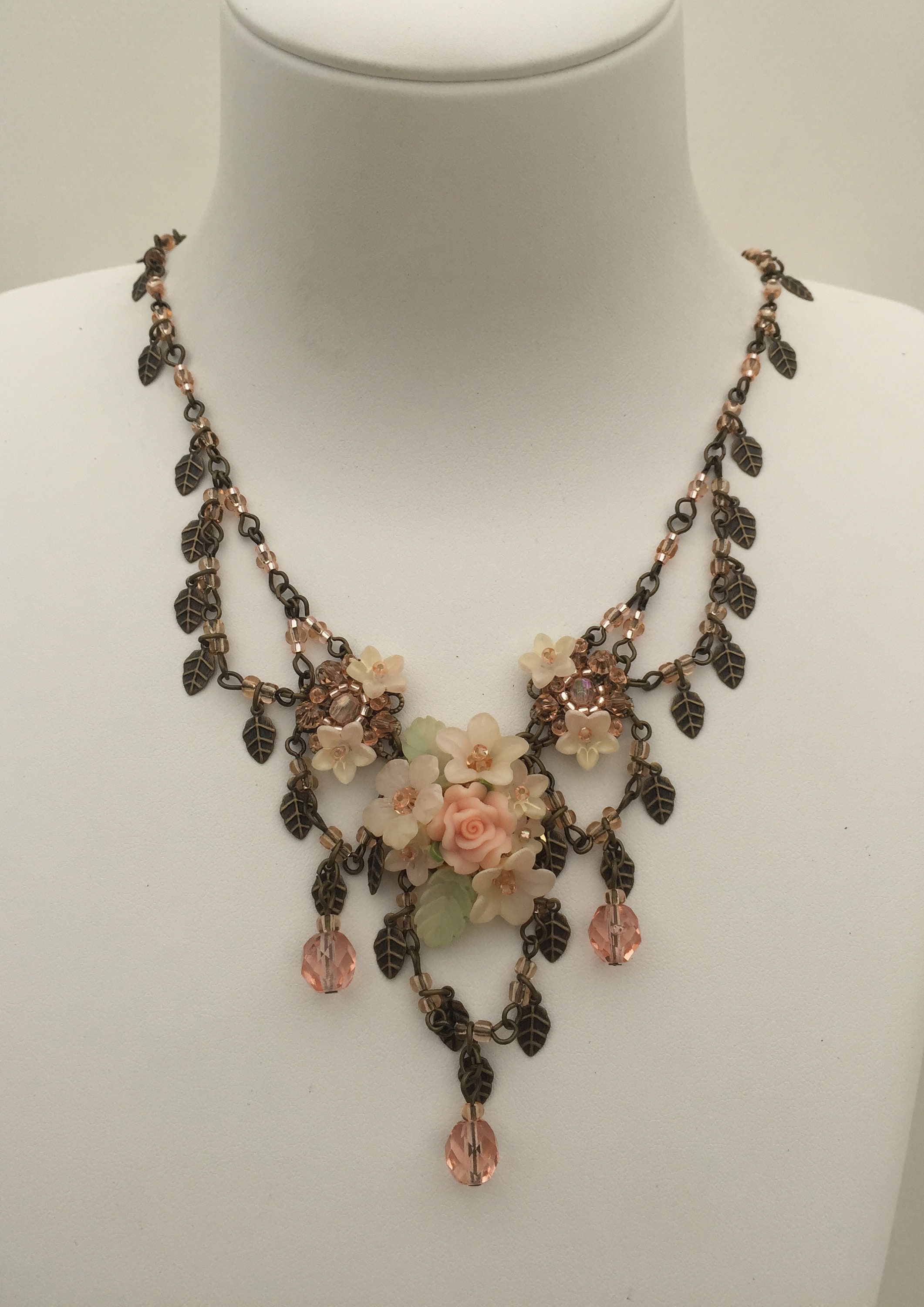 66訳ありColleen Tolandフラワーモチーフ ネックレス ピンク ELEGANT FAIRY PINK Handbeaded Necklace by Colleen Toland Handmade