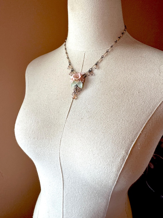 COLLEEN TOLAND Fairy Pink Trumpet Pendant Necklace Beaded Glass