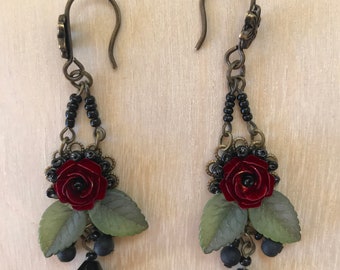 デザイナーColleen Tolandによる、ロマンティックなハンドビーズ