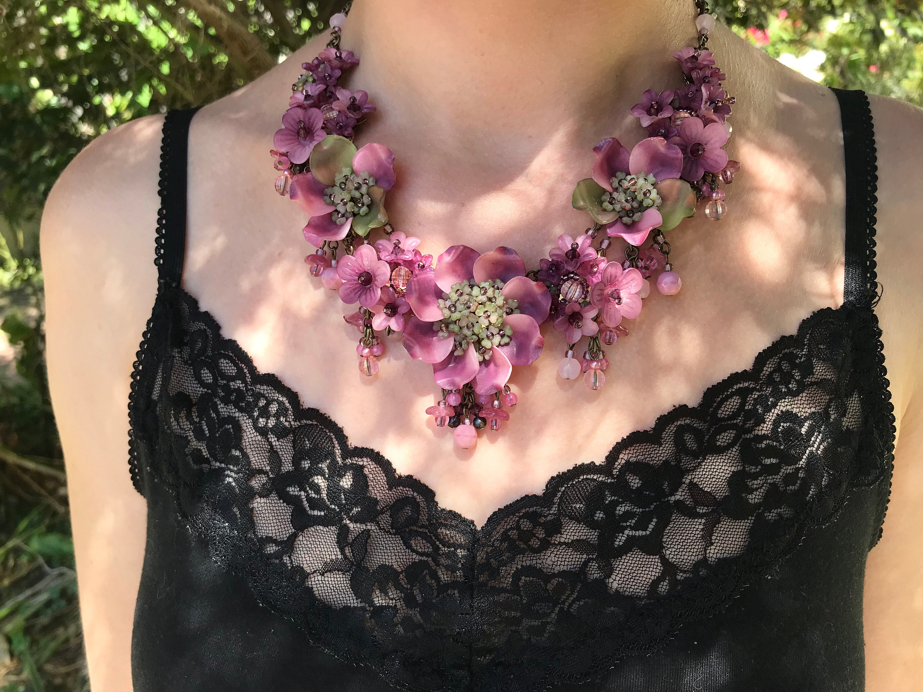 ヴィンテージジュエリーデザイナーのコリーン・トーランドが手作りで