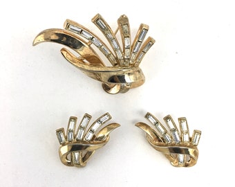 Crown Trifari Rhinestone Brooch & Earrings Set Gold Tone Vintage