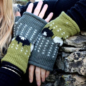 Quality Sheep Handwarmers Wristwarmers in Green with Fleece Lining, Fair Trade, Super Cosy