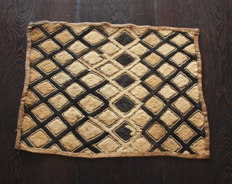 クバ布　タペストリー クバ布 22x24インチ | タペストリー 壁掛け | ラグ 壁掛け | アフリカ