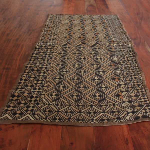 Tissu Kuba 24 x 47 po. | Tapisserie à accrocher au mur | Tapis à accrocher au mur | Tapisserie tribale africaine