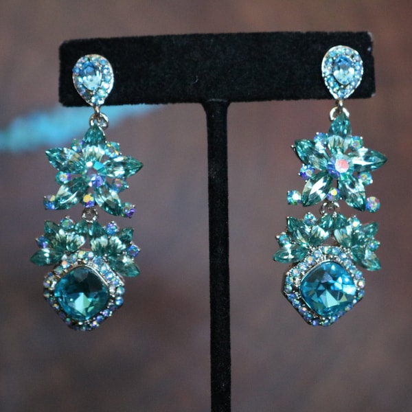 aqua blue rhinestone earrings, aqua prom earrings, teal rhinestone earrings