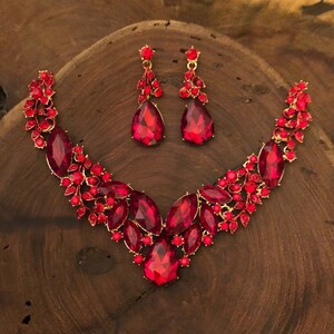Collar rojo, conjunto de collar y aretes de diamantes de imitación rojos, conjunto de collar rojo para fiesta de graduación, conjunto de collar rojo para novia, collar rojo para noche, conjunto de desfile rojo