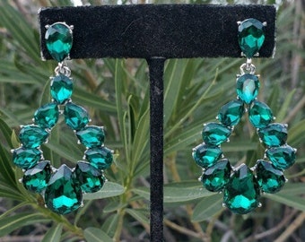 Emerald crystal clip on earrings, green bridal clip on earrings, emerald prom clip on earrings