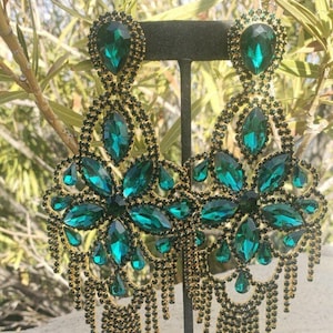 Extra large emerald rhinestone earrings, huge green earrings, oversized pageant earrings, emerald crystal long earrings
