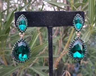 Emerald bridal earrings, emerald rhinestone wedding earrings, emerald green dangle earrings