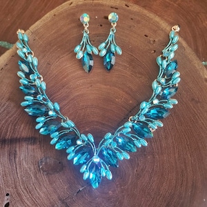 Blue rhinestone and pearl necklace and earrings set, teal blue rhinestone pearl necklace set
