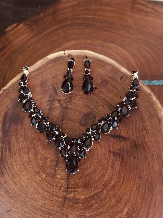 Black Necklace Sets Online Shopping for Women at Low Prices