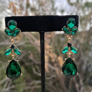 emerald rhinestone dangle earrings, emerald green bridal earrings