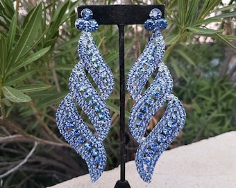 Lichtblauwe strass oorbellen, grote blauwe kroonluchter oorbellen, extra lange lichte saffier kristallen oorbellen