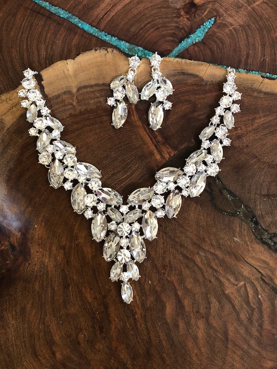 Crystal rhinestone necklace deals