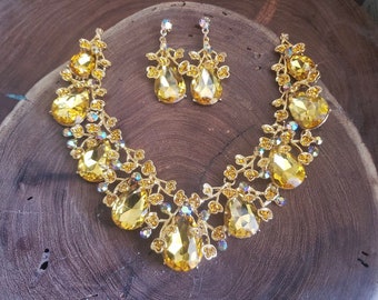 Yellow necklace and earrings sales set