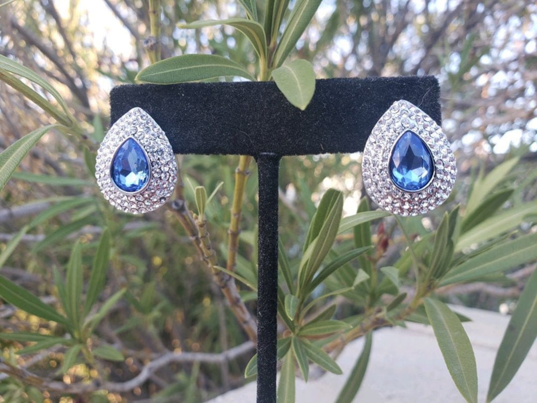 Baby blue stud earrings Outlet