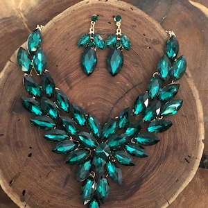 Emerald necklace set, emerald statement necklace, large emerald green pageant necklace, emerald bib necklace and earrings, rhinestone set