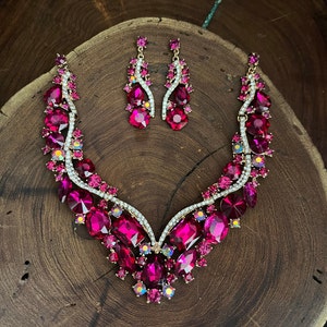 Fuchsia and rhinestone necklace and earrings set