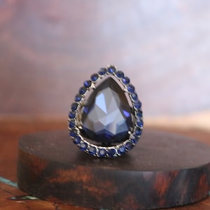 marine cocktail ring, marineblauwe strass ring, montana blauwe ring, marine stretch ring, donkerblauwe strass prom ring, grote marine optocht ring