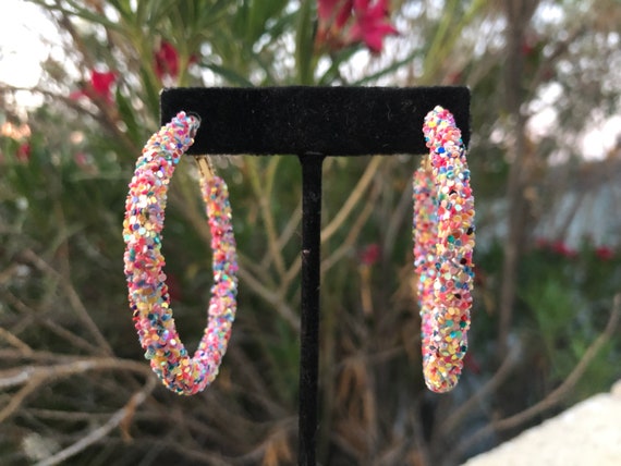Fun outlet hoop earrings