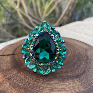 Oversized emerald green rhinestone ring