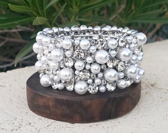 Crystal and pearl bracelet, rhinestone and pearl wedding bracelet, white crystal pearl stretch bracelet