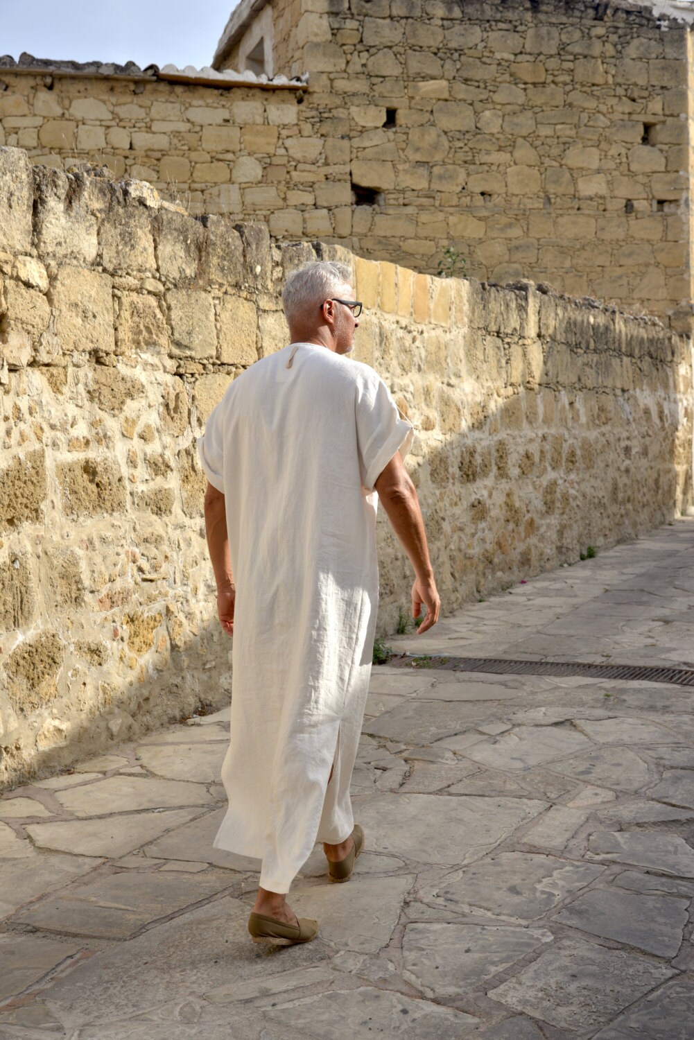 CLASSICO. Chalk white linen loungewear. Soft wrinkled kaftan with