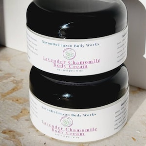 Crème pour le corps au beurre de karité : parfums d'ambiance des îles, lavande camomille, bois de santal et vanille