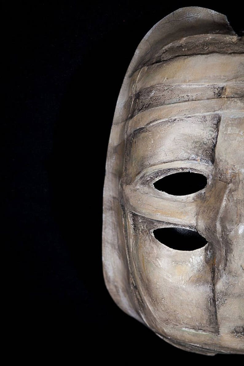 Mask Looker-on