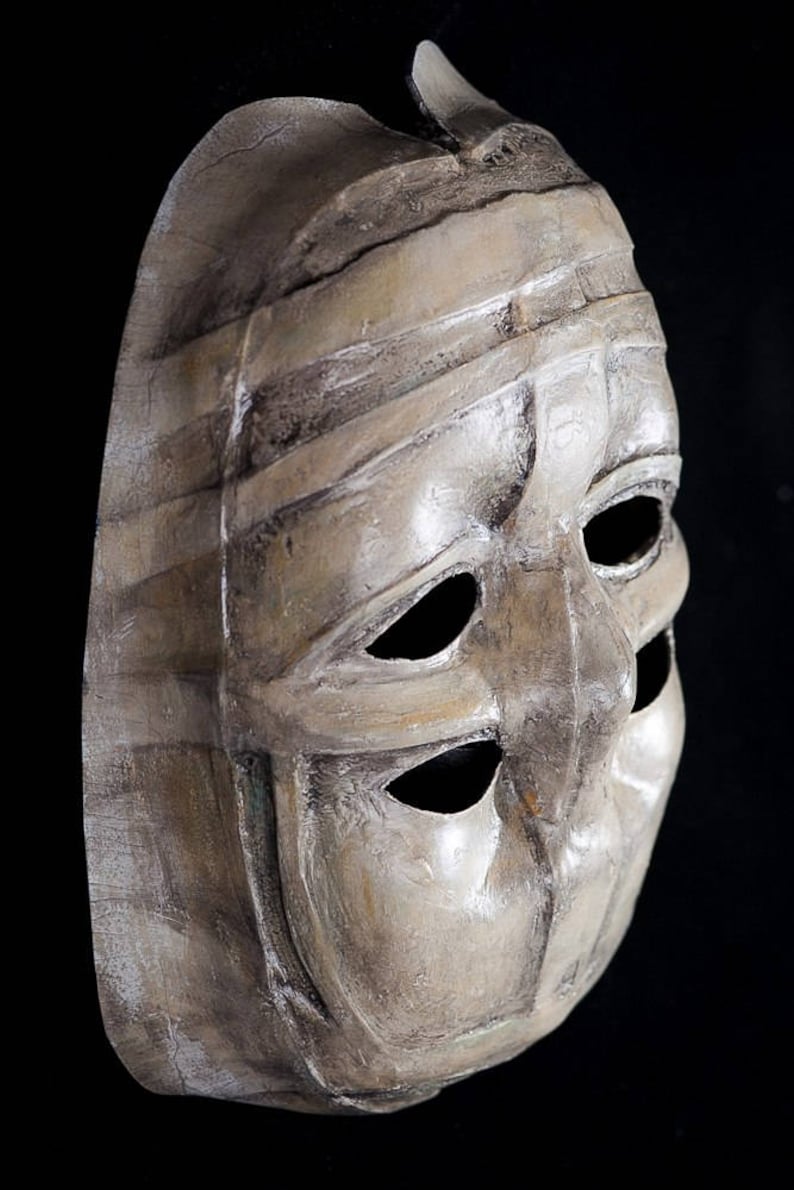 Mask Looker-on