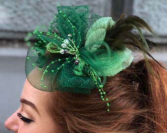 Emerald Green Fascinator, Green Wedding Fascinator Hat, Mini Top Hat, Tea Party Hat, Kentucky Derby Hat, British Hat Fascinator Headband