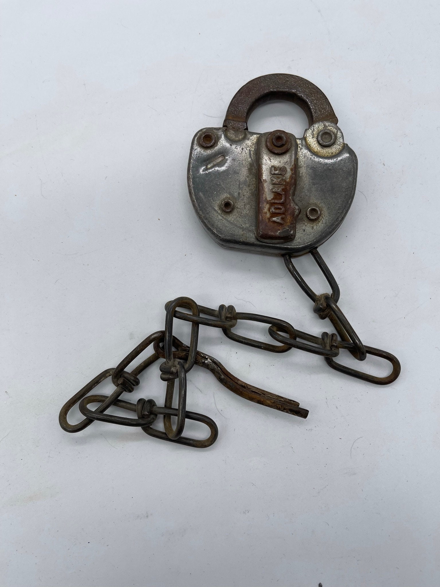 大きめ ビンテージ N&W 鉄道 Padlock with chain VINTAGE BRASS HEART SHAPED N&W NORFOLK & WESTERN Ry PADLOCK