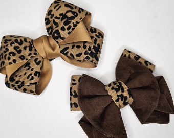 Elegante lazo con estampado de leopardo: accesorio para el cabello de moda
