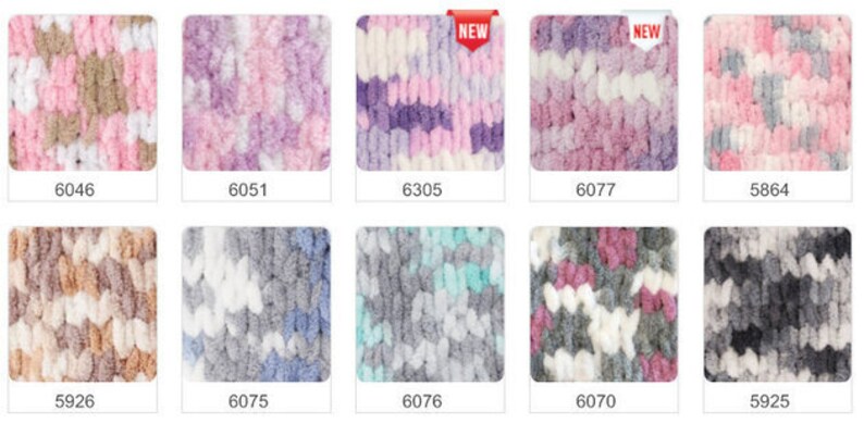 Pu&ograve; includere: Una collezione di dieci campioni di filato in varie combinazioni di colori, tra cui rosa, viola, grigio, bianco e marrone. Il filato &egrave; soffice e testurizzato, con un aspetto a maglia grossa. Ogni campione &egrave; etichettato con un numero.