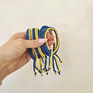Braccialetti all'uncinetto con i colori della bandiera ucraina - Set di 2 simboli patriottici dell'Ucraina