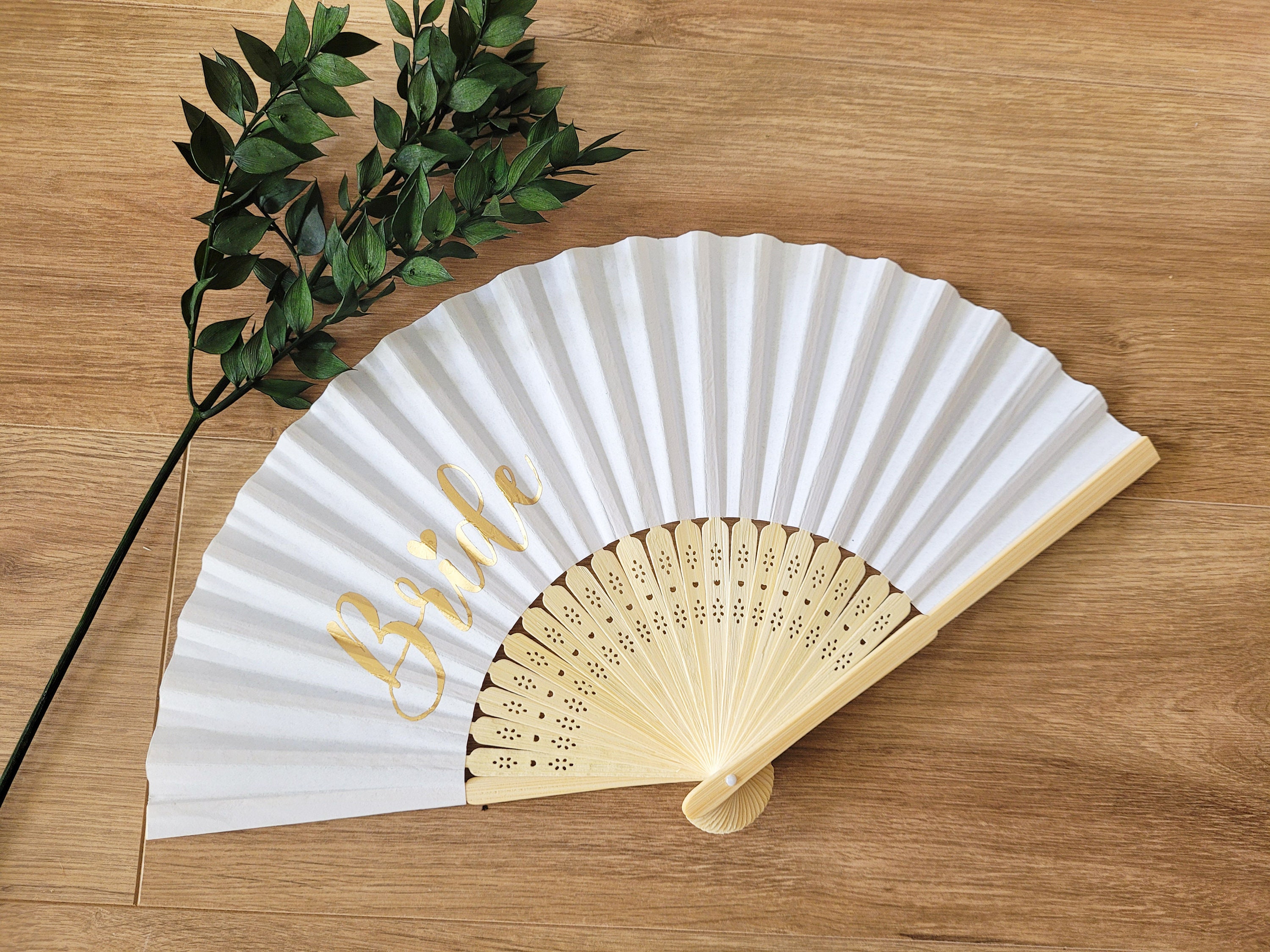Abanico De Bambú Personalizado Con Adhesivo Con Diseño Corazón