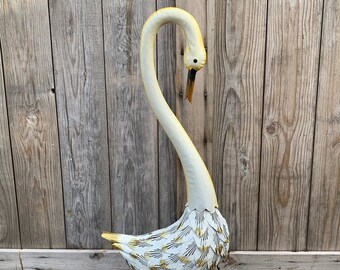 Handcrafted from 100% Iron Homescapes Metal Garden White Swan Ornament with Small Hidden Flower Pot and Detailed Hand Painted Feathers 41 cm Tall
