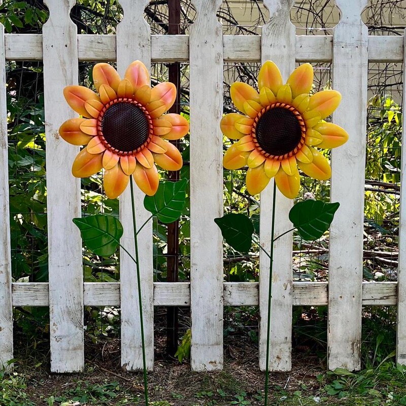 Metal Sunflower Yard Art
