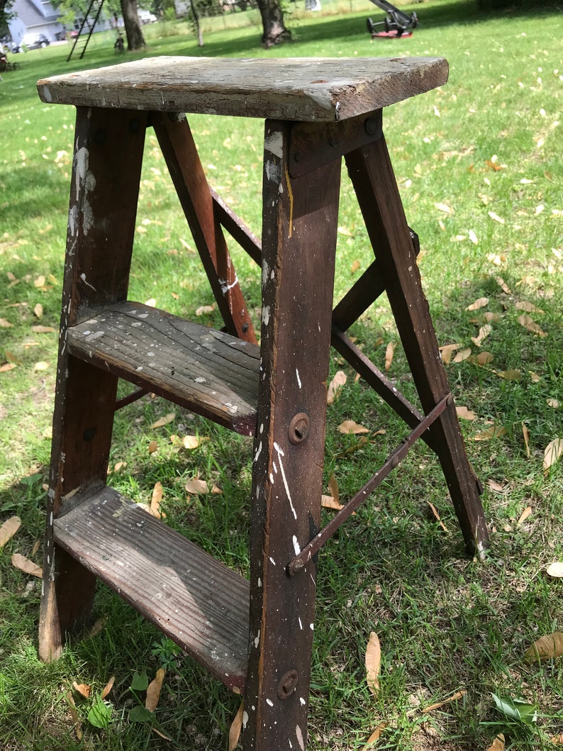 Rustic Farmhouse Home Decor Old Painter/'s Ladder Garden Art Small 2 Rung Wood Ladder Cross Back Dark Stained Shabby Chic Plant Stand