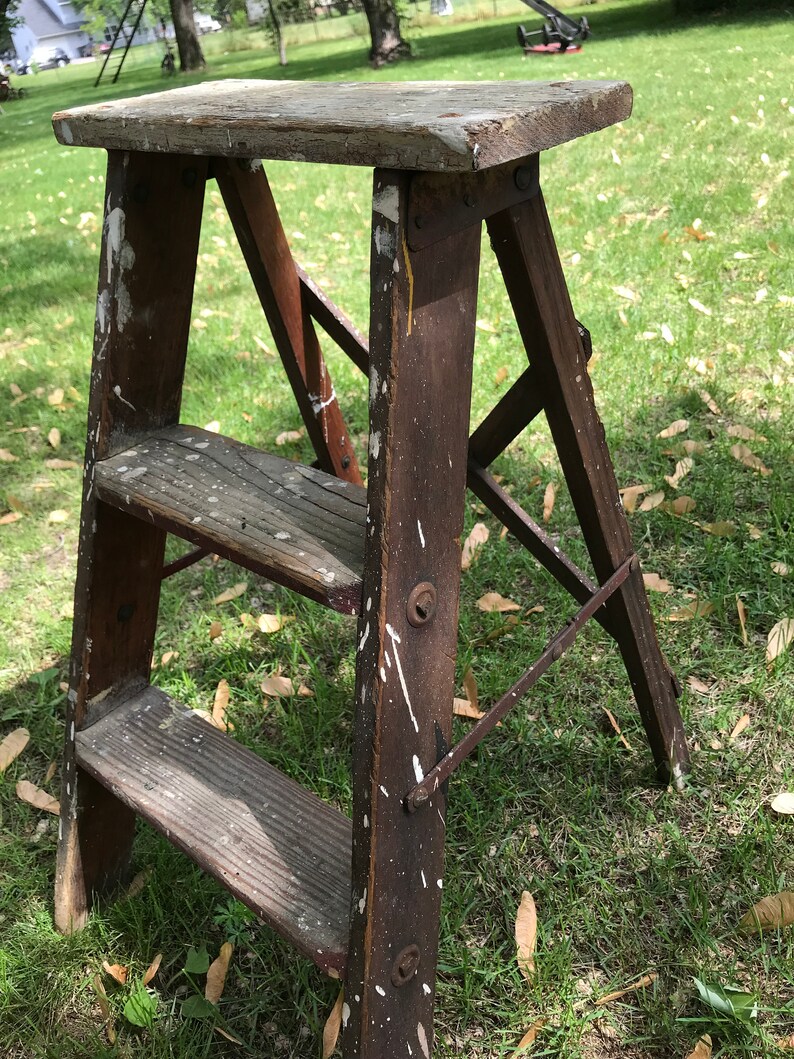 Rustic Farmhouse Home Decor Old Painter/'s Ladder Garden Art Small 2 Rung Wood Ladder Cross Back Dark Stained Shabby Chic Plant Stand