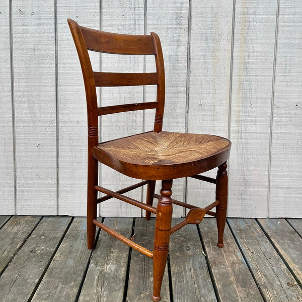 Antique Rush Seat Ladderback Wood Dining Side Chair DP48