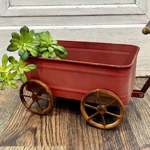 Antique Rustic Red Wagon for Decor Farmhouse Garden Porch Yard Art Planter DX98