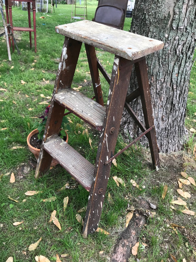 Rustic Farmhouse Home Decor Old Painter/'s Ladder Garden Art Small 2 Rung Wood Ladder Cross Back Dark Stained Shabby Chic Plant Stand