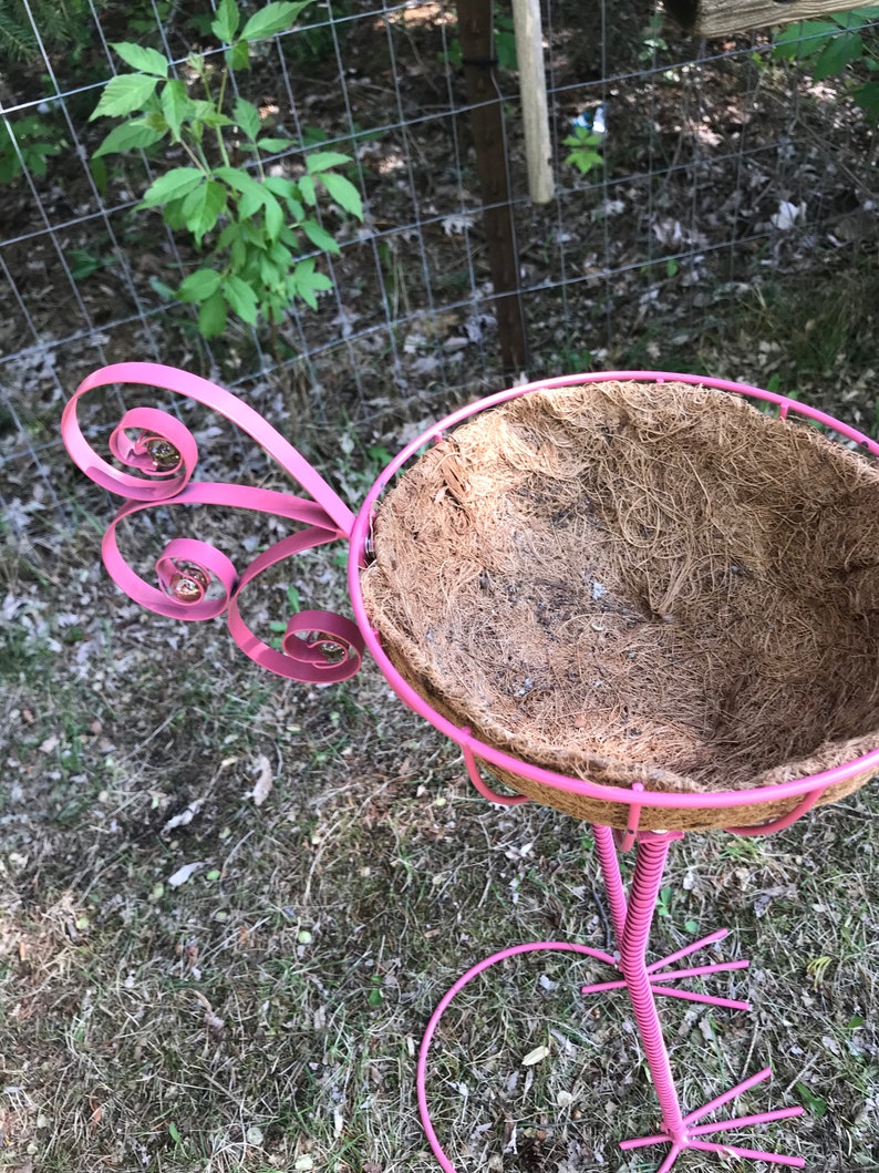 Ornate Pink Flamingo Tall Metal Bird Planting Pot Bird Metal Art Garden Yard Art Indoor Outdoor Plant Stand Large Bird Statues Planter