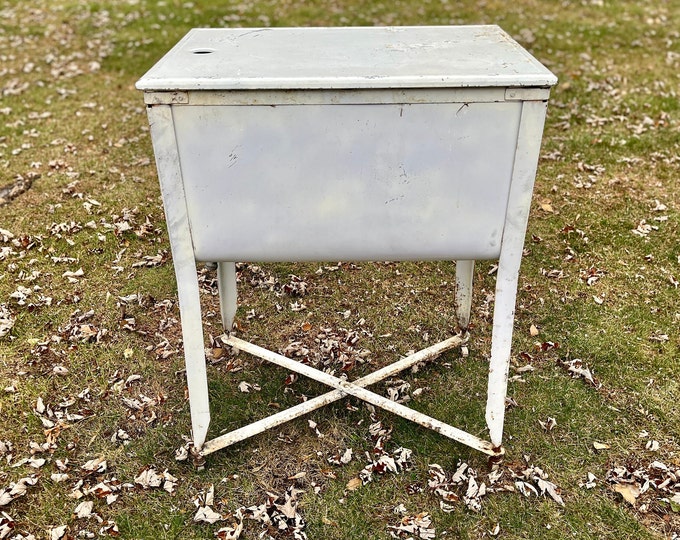 Antique Metal Laundry Wash Tub Basin Sink, Kitchen, Farmhouse, Raised