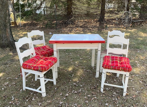 Enamel table and chairs deals