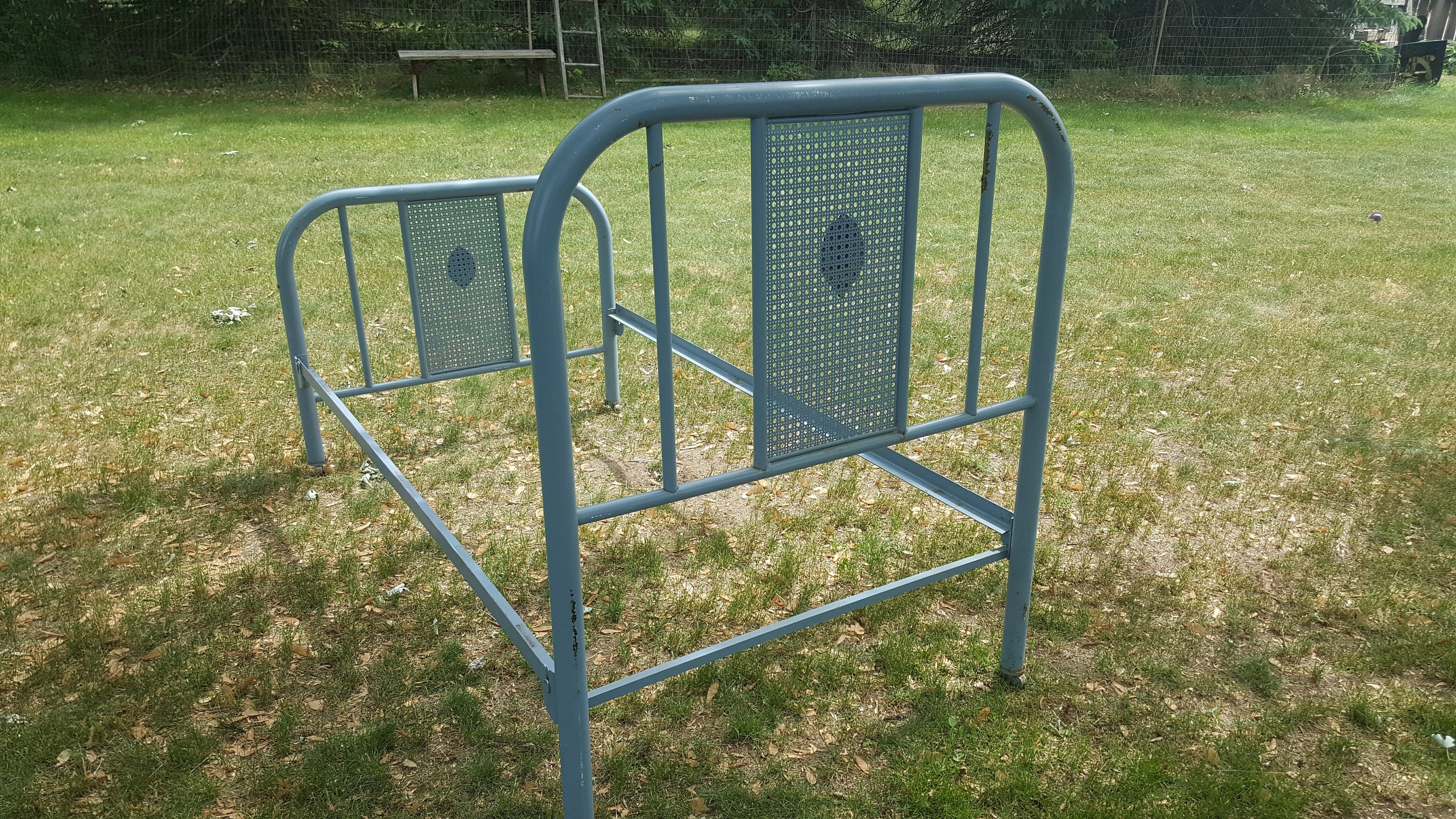 Vintage simmons metal bed frame discount