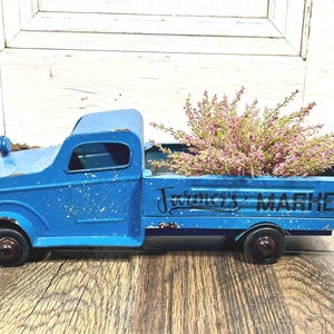 Aged Farm Truck Planter, Outdoor Planter, Farmhouse Metal Garden Art EO99