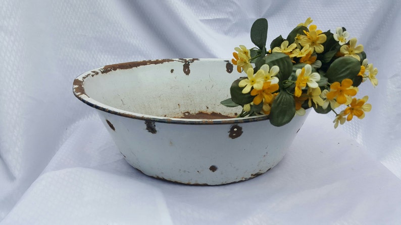 Antique Enamel Wash Basin Farmhouse Rustic Planter Flower Pot Rustic Rusty White Porcelain Wash Basin Wash Bowl Farmhouse Kitchen