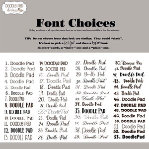 Puede incluir: Una lista de 53 opciones de fuentes diferentes para los dise&ntilde;os de Doodle Pad. Las fuentes se muestran en varios estilos, incluyendo cursiva, negrita y may&uacute;sculas. El texto "Font Choices" est&aacute; en la parte superior de la imagen.